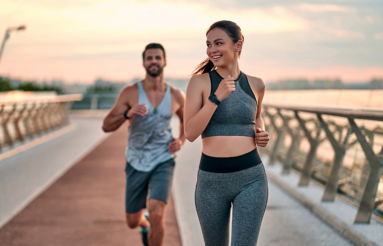 mladý bežecký pár